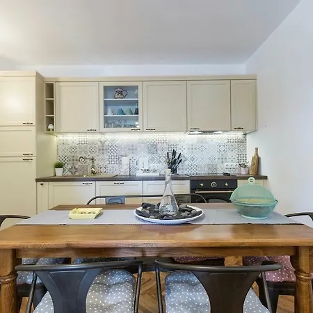Family Holiday House With Spacious Backyard And Jacuzzi Casa de Férias *