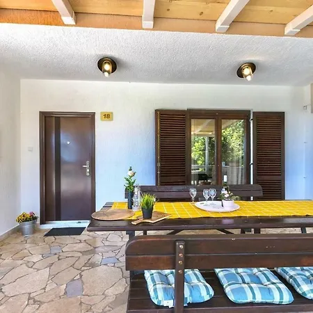 Family Holiday House With Spacious Backyard And Jacuzzi *